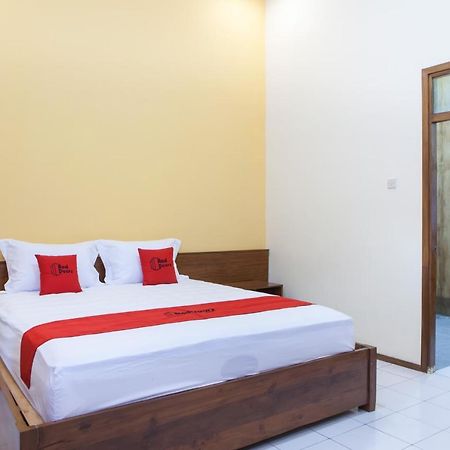 Отель Reddoorz Near Baluran National Park Pandean Экстерьер фото