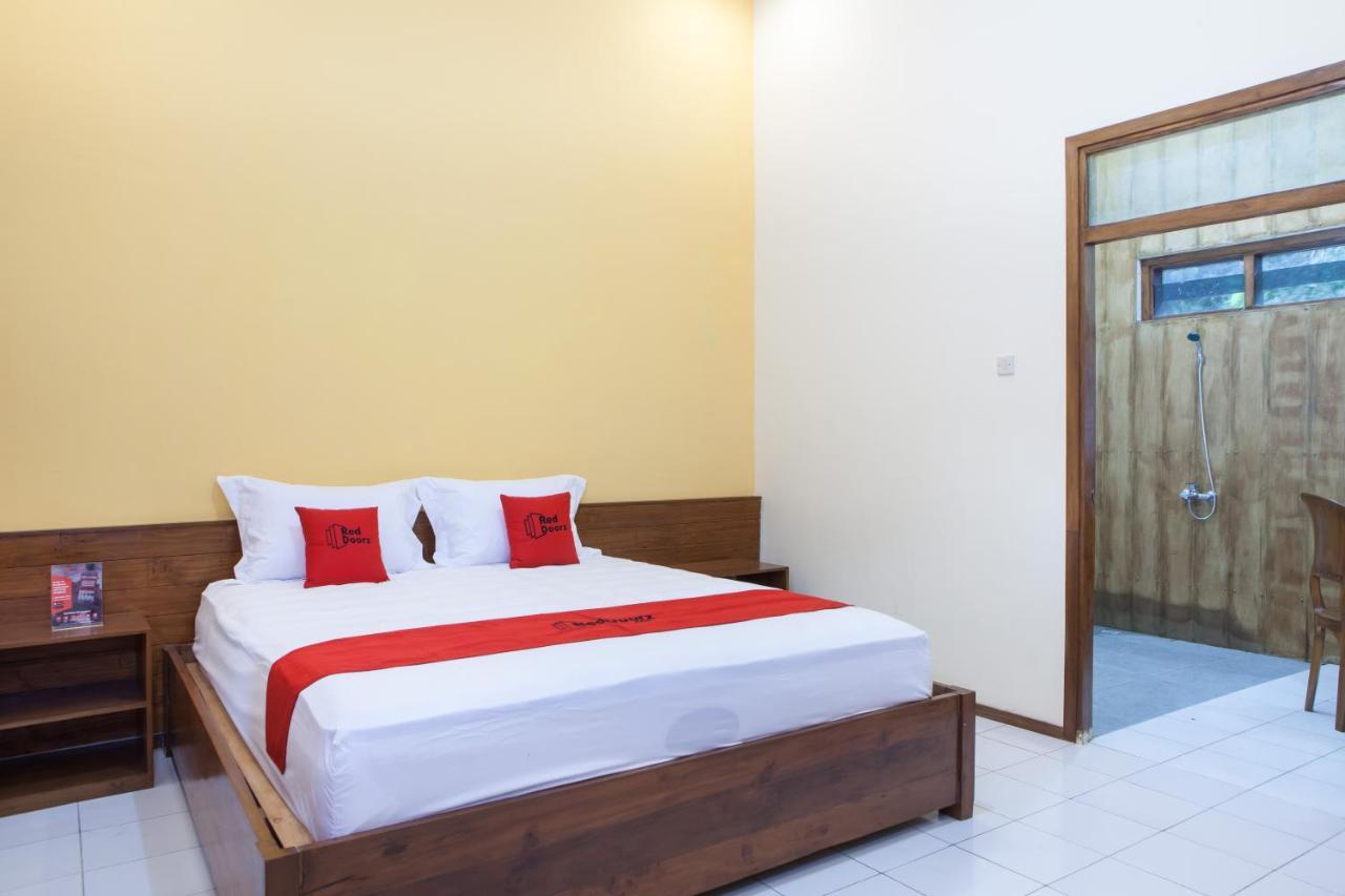 Отель Reddoorz Near Baluran National Park Pandean Экстерьер фото