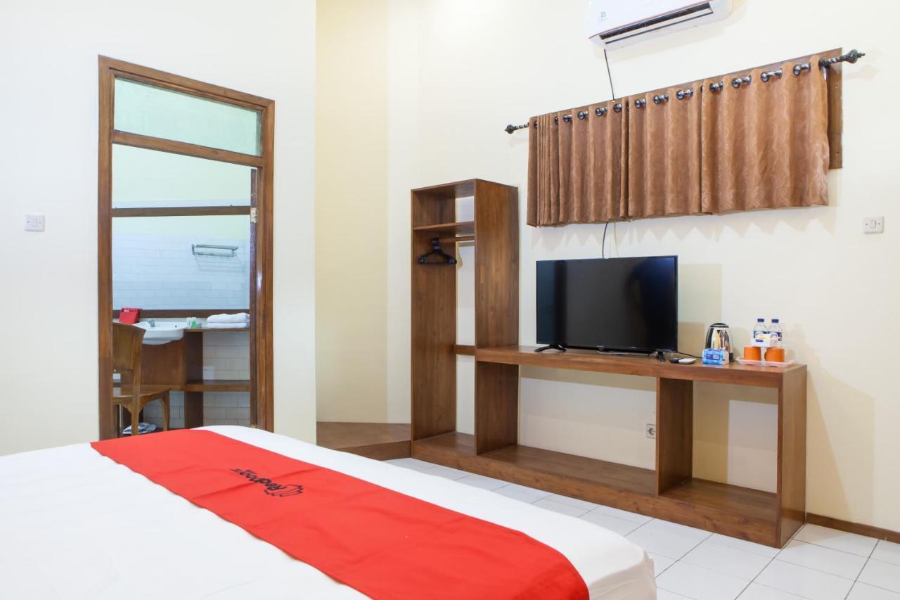 Отель Reddoorz Near Baluran National Park Pandean Экстерьер фото