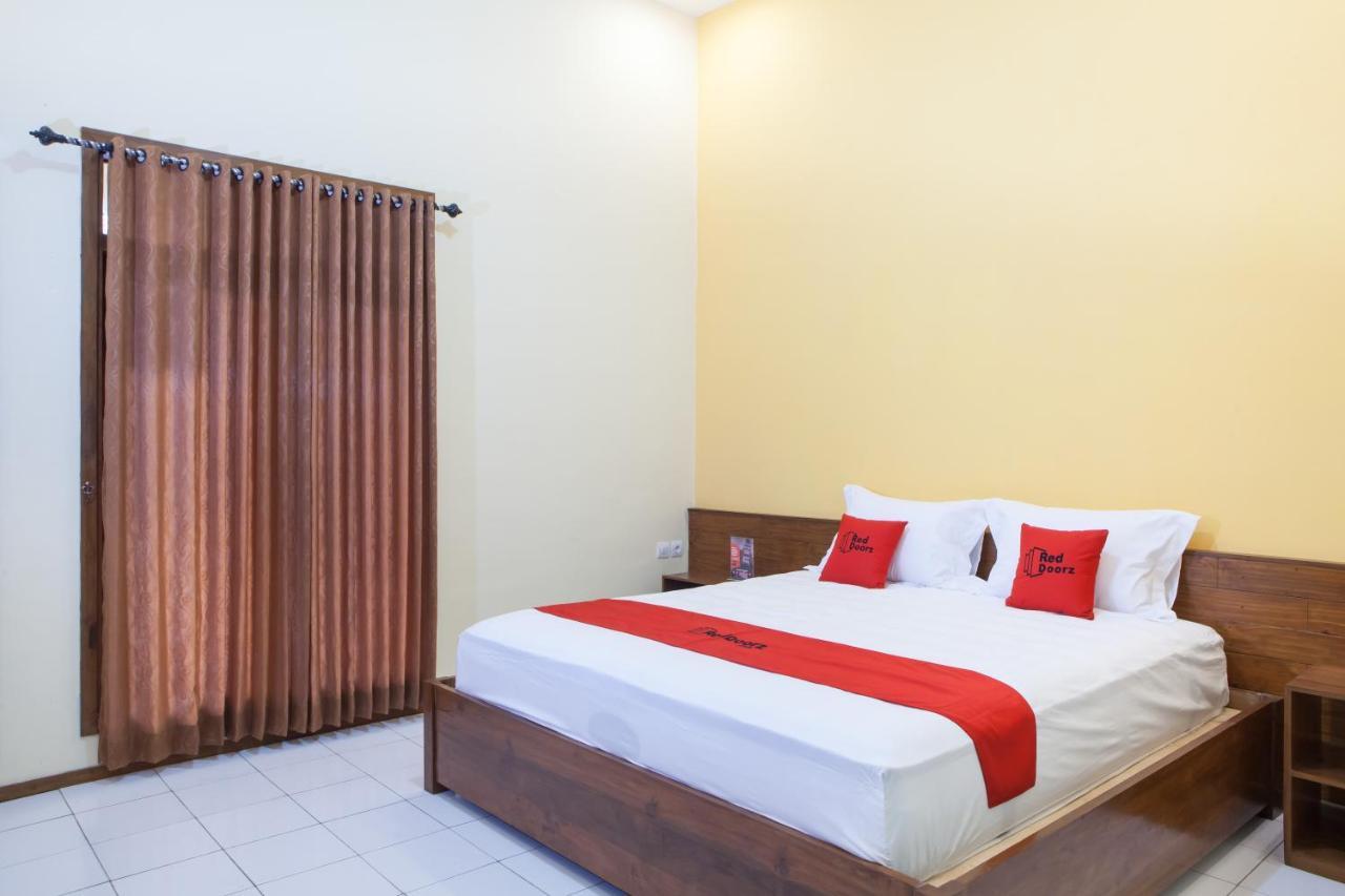 Отель Reddoorz Near Baluran National Park Pandean Экстерьер фото
