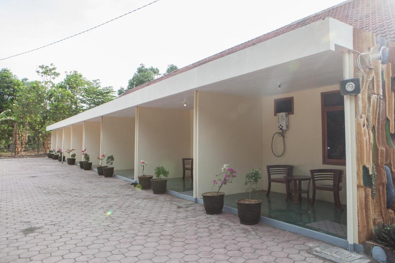 Отель Reddoorz Near Baluran National Park Pandean Экстерьер фото