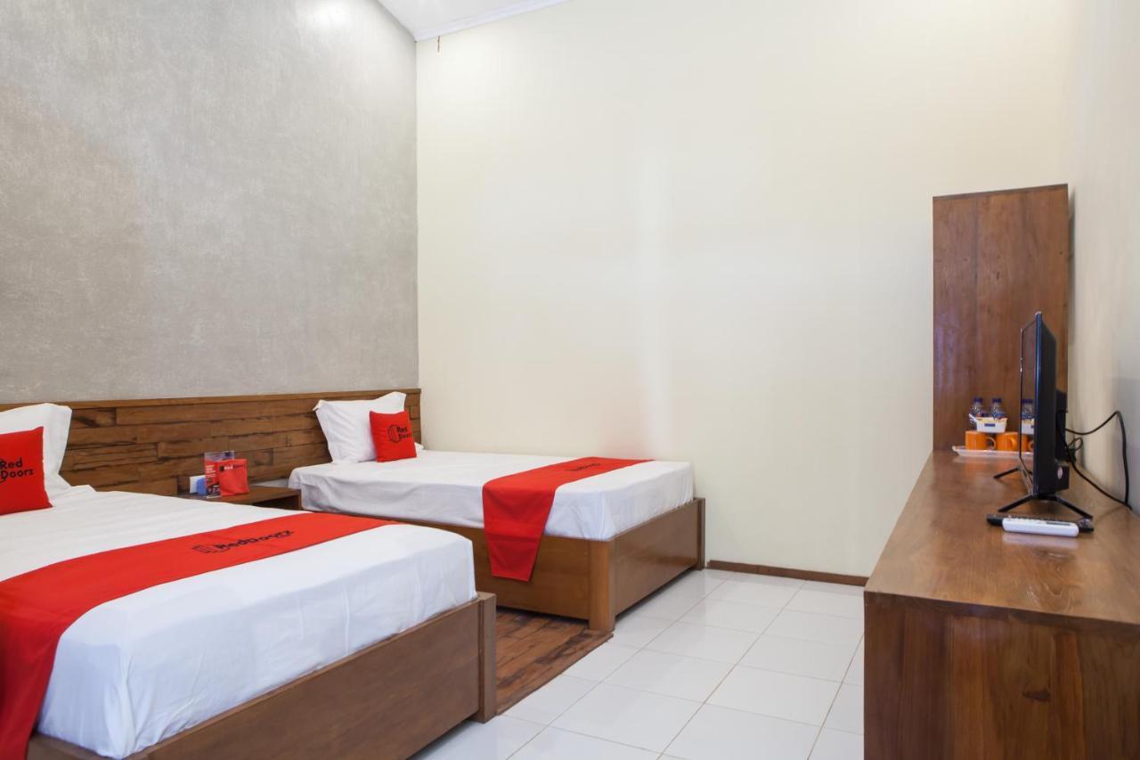 Отель Reddoorz Near Baluran National Park Pandean Экстерьер фото